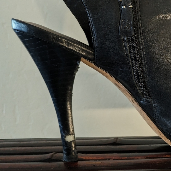 Coach Stillettos |Sandra Calf Heels with side buttons|Size 11 - Picture 10 of 13